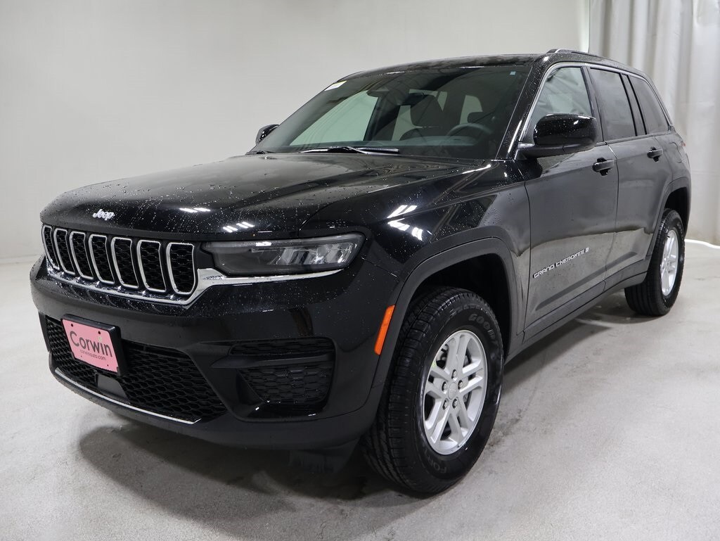 2025 Jeep Grand Cherokee Laredo photo 2