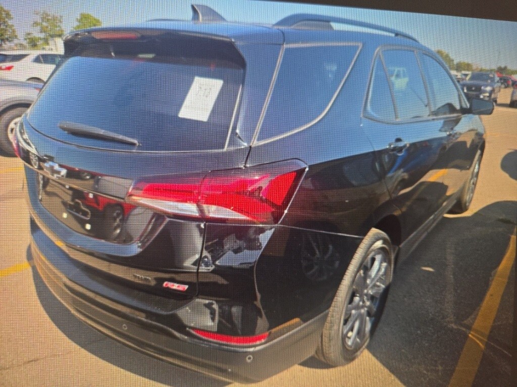 2024 Chevrolet Equinox RS photo 2