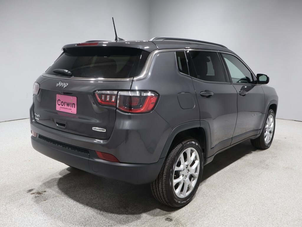 2024 Jeep Compass Latitude Lux photo 2