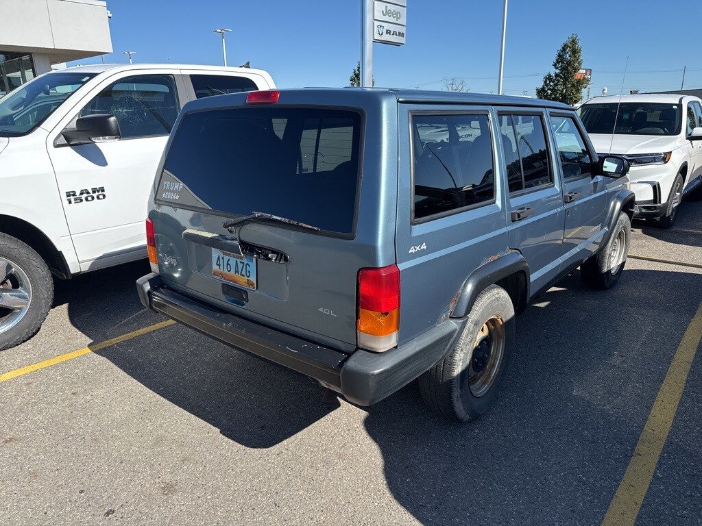 1997 Jeep Cherokee SE photo 3