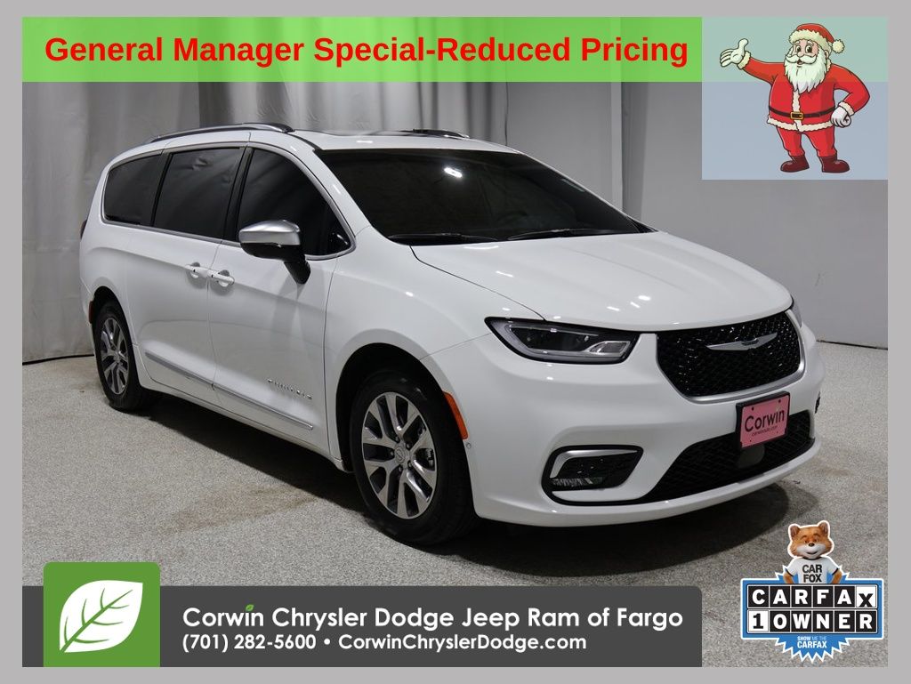 2025 Chrysler Pacifica PHEV Pinnacle's photo