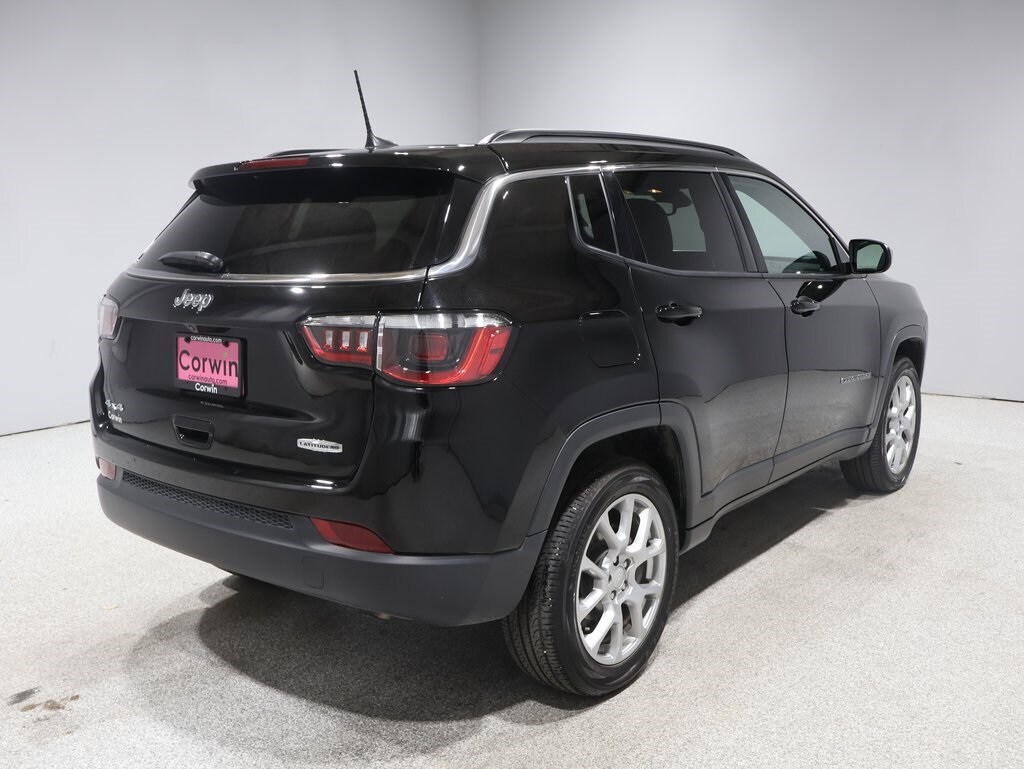 2024 Jeep Compass Latitude Lux photo 2