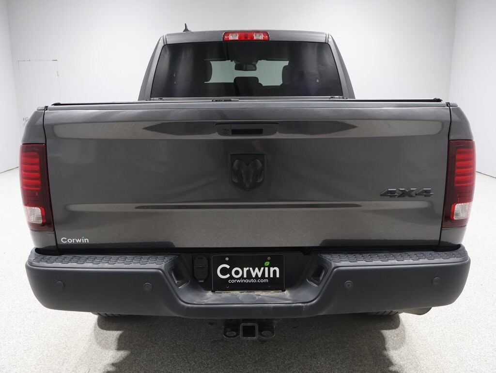 2021 Ram 1500 Classic SLT photo 3