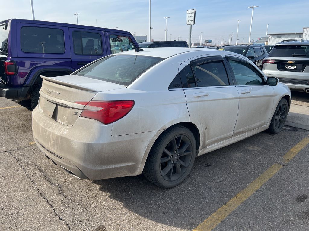 Used 2013 Chrysler 200 Limited with VIN 1C3CCBCG8DN736769 for sale in Fargo, ND