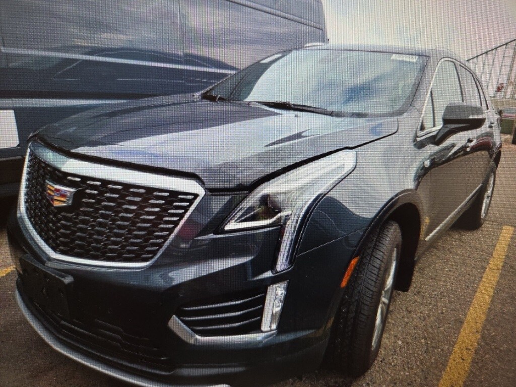 2022 Cadillac XT5 Premium Luxury photo 2