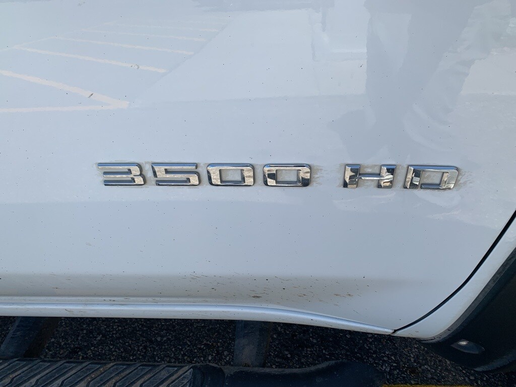 2022 Chevrolet Silverado 3500HD High Country photo 2