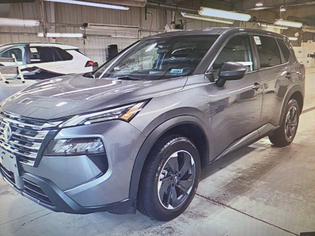2024 Nissan Rogue SV photo 2