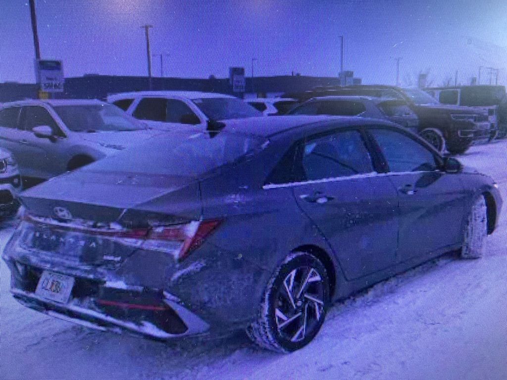 2024 Hyundai Elantra Limited photo 2