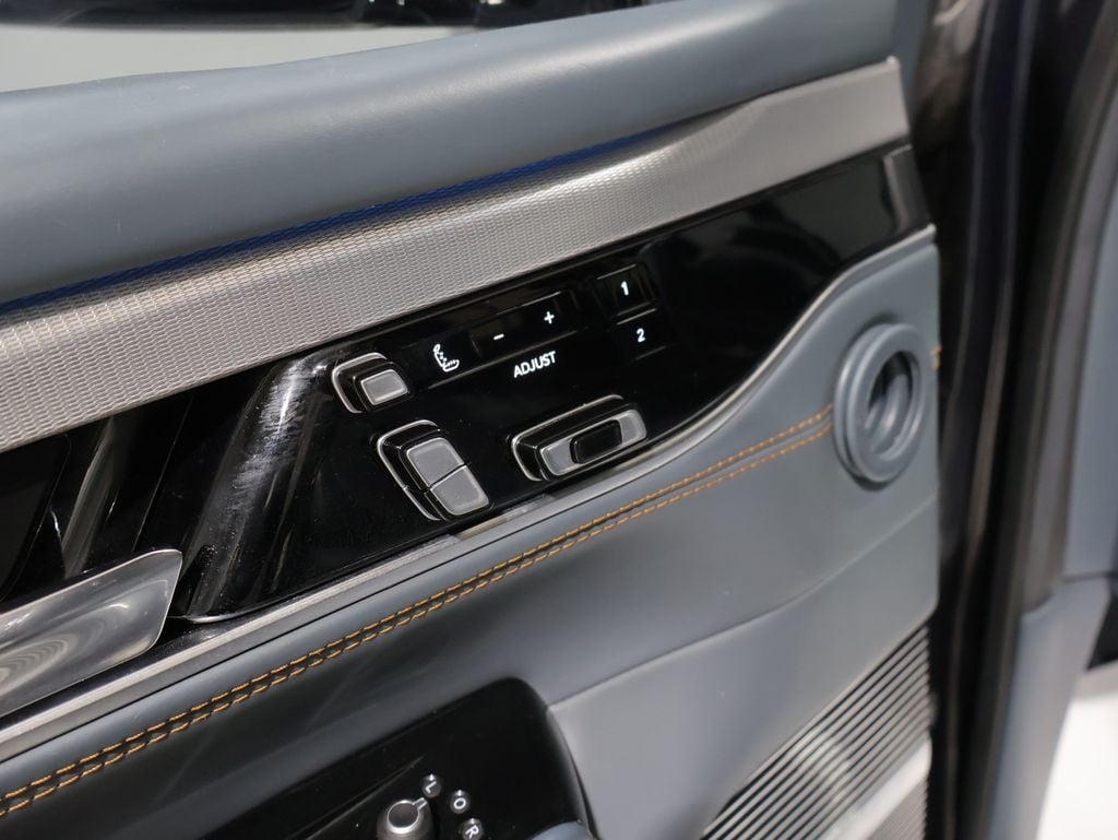 2022 Jeep Grand Wagoneer Series III - Photo 14