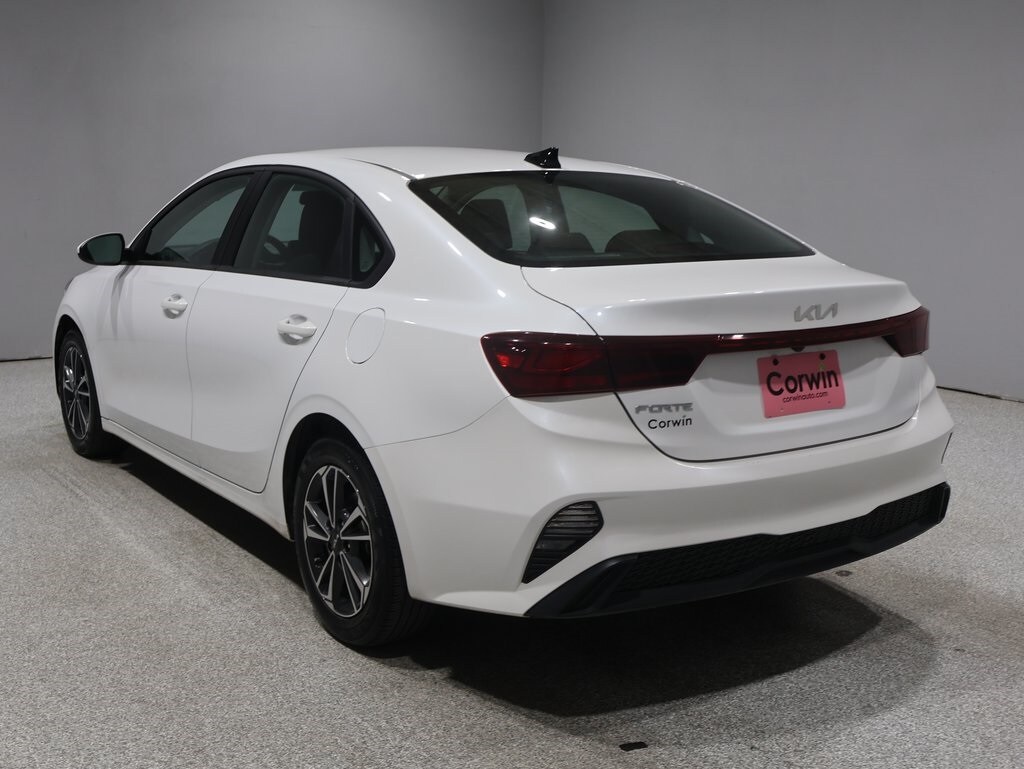 2024 Kia Forte LXS photo 4