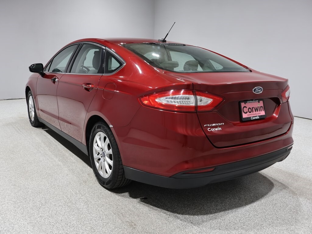 2016 Ford Fusion S photo 4