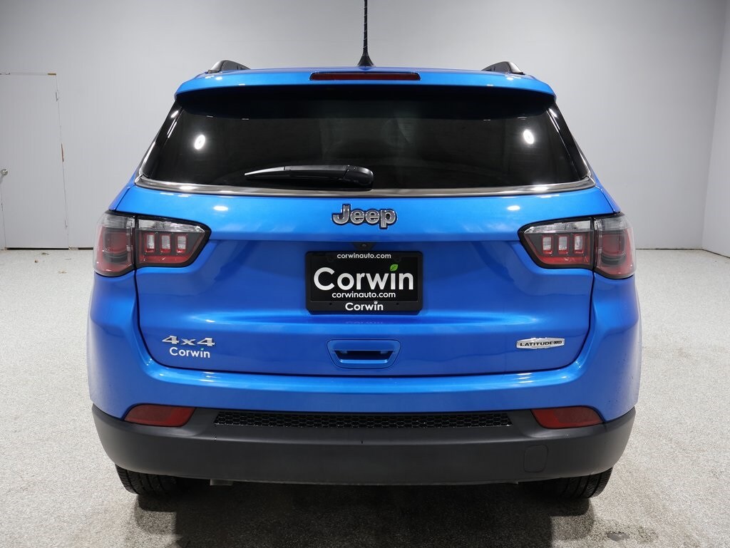 2023 Jeep Compass Latitude Lux photo 2