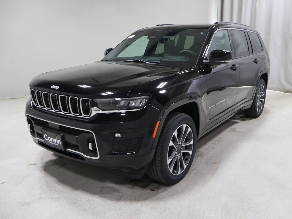 2025 Jeep Grand Cherokee Overland photo 3