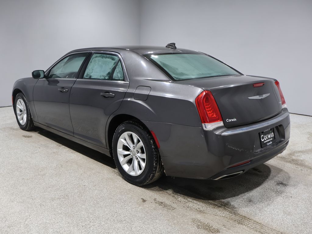 2015 Chrysler 300 Limited photo 4