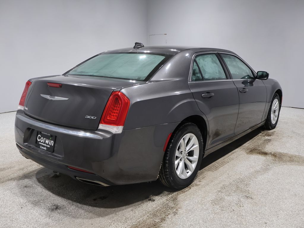 2015 Chrysler 300 Limited photo 2