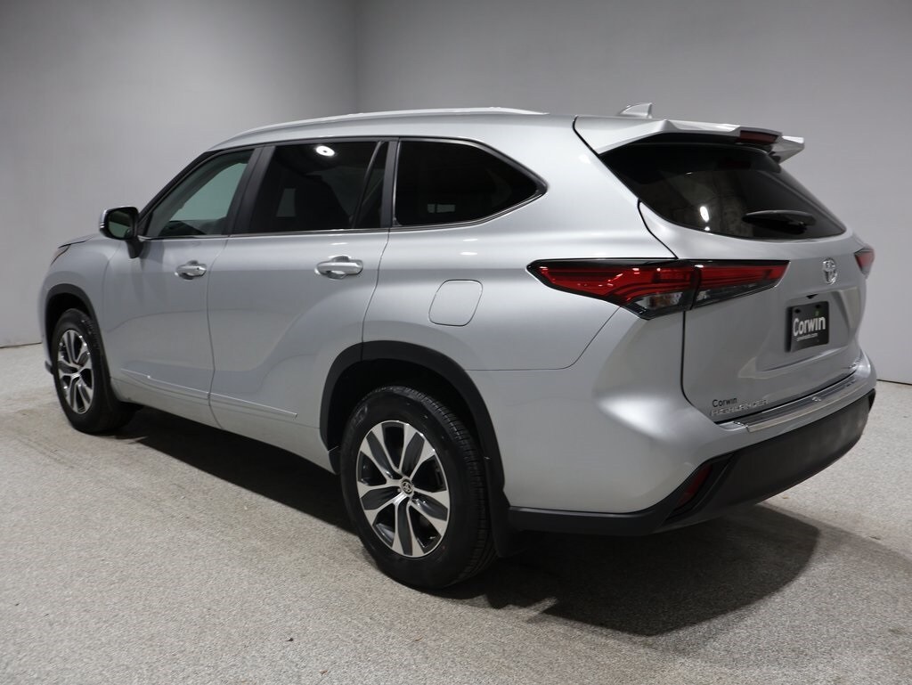 2023 Toyota Highlander XLE photo 4