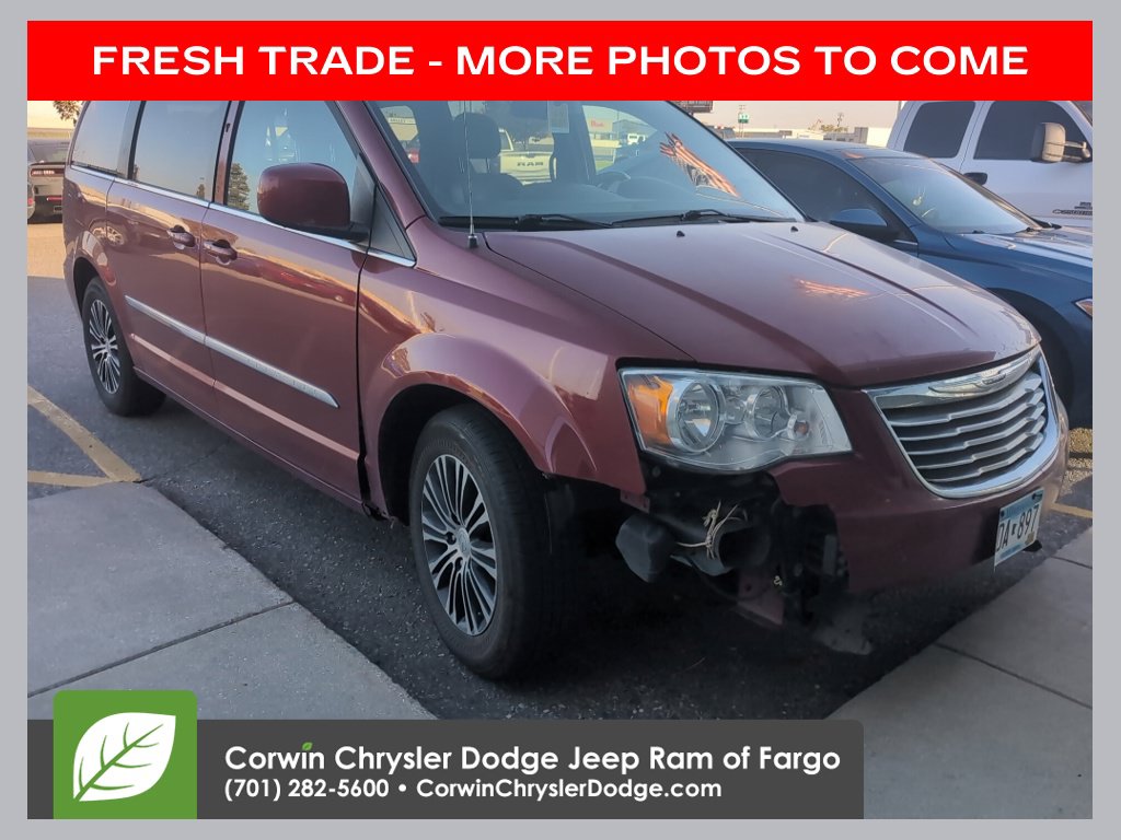 2014 Chrysler Town & Country S