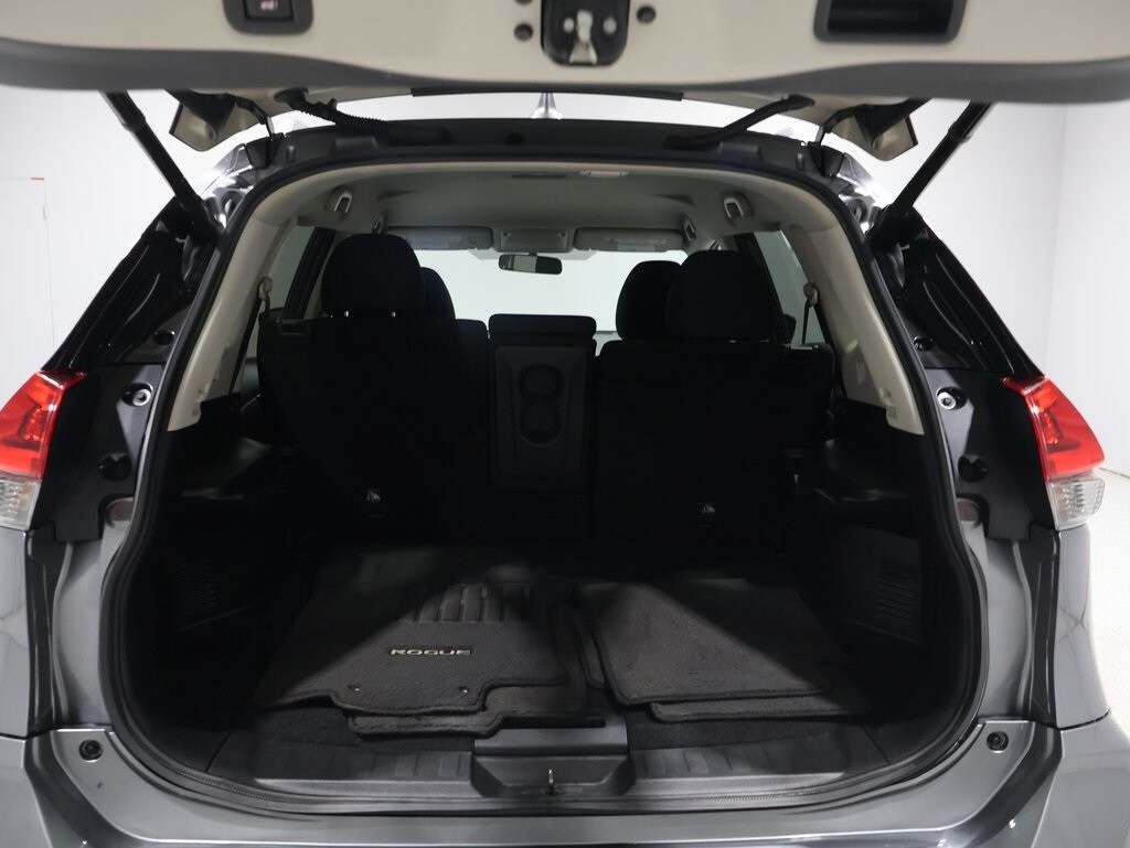 2018 Nissan Rogue SV photo 3