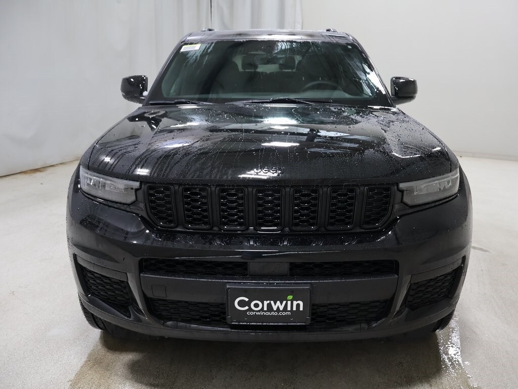 2025 Jeep Grand Cherokee Altitude photo 2