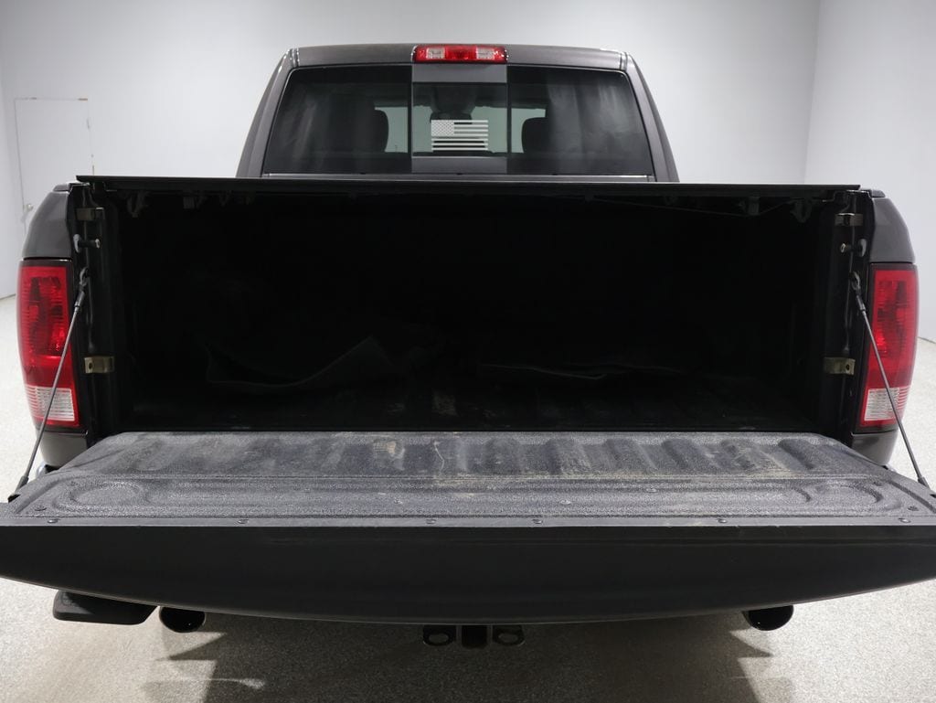 2016 Ram 1500 SLT photo 4