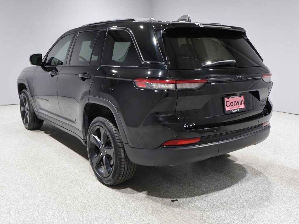 2023 Jeep Grand Cherokee Limited photo 3