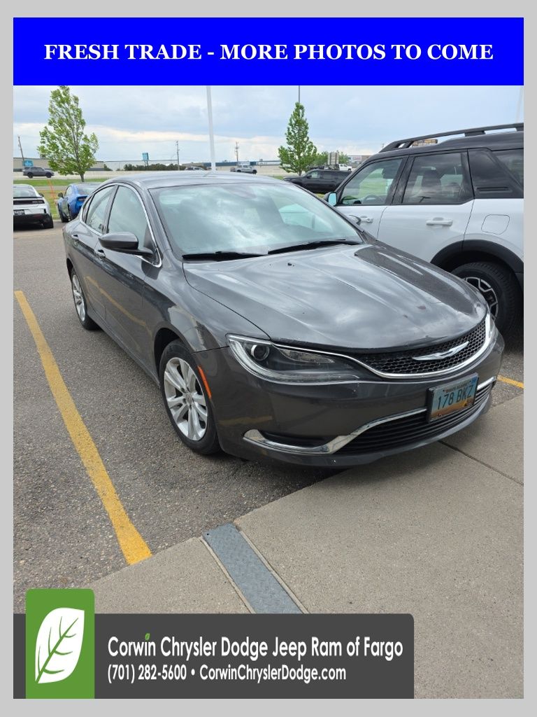 2015 Chrysler 200's photo