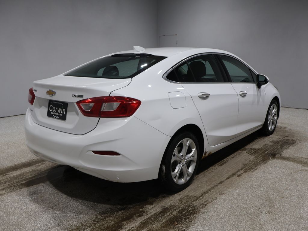 2017 Chevrolet Cruze Premier photo 2