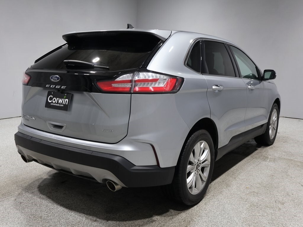 2024 Ford Edge Titanium photo 2