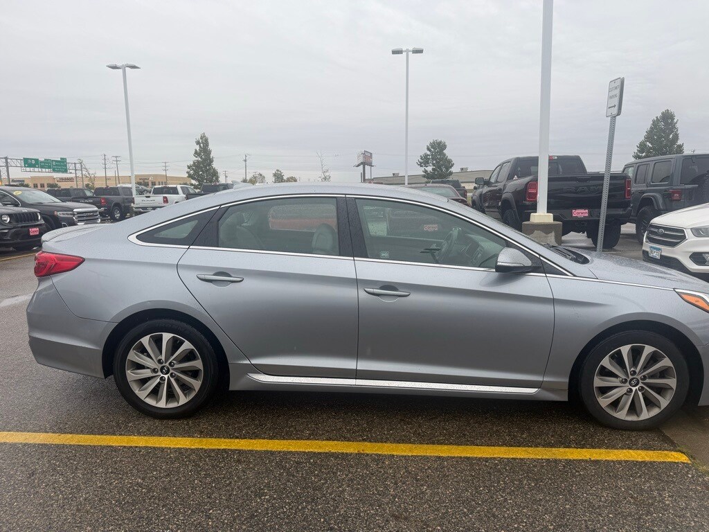 2015 Hyundai Sonata Limited Sport photo 2