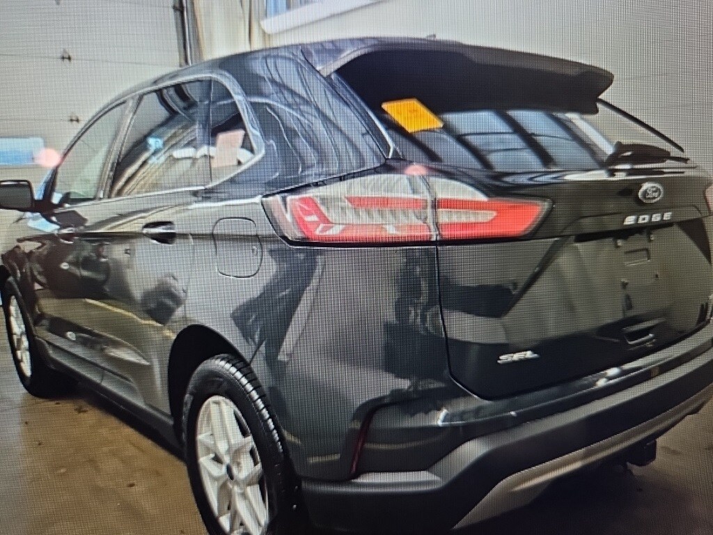 2021 Ford Edge SEL Sport photo 3
