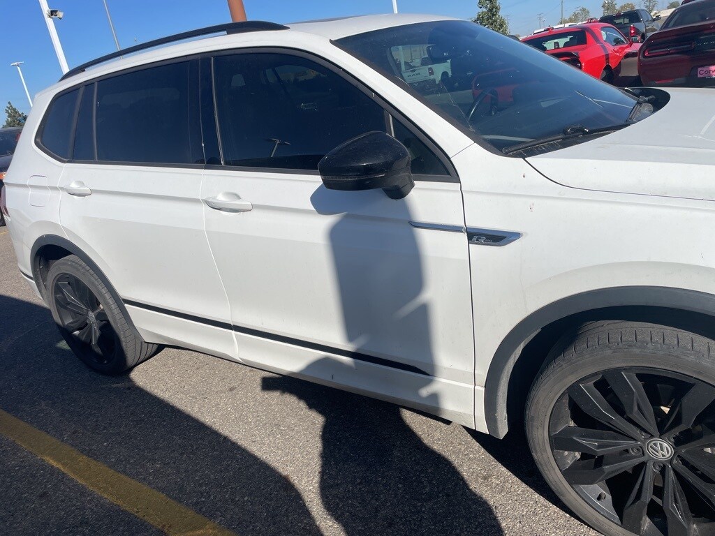 2020 Volkswagen Tiguan SE R-Line Black photo 2