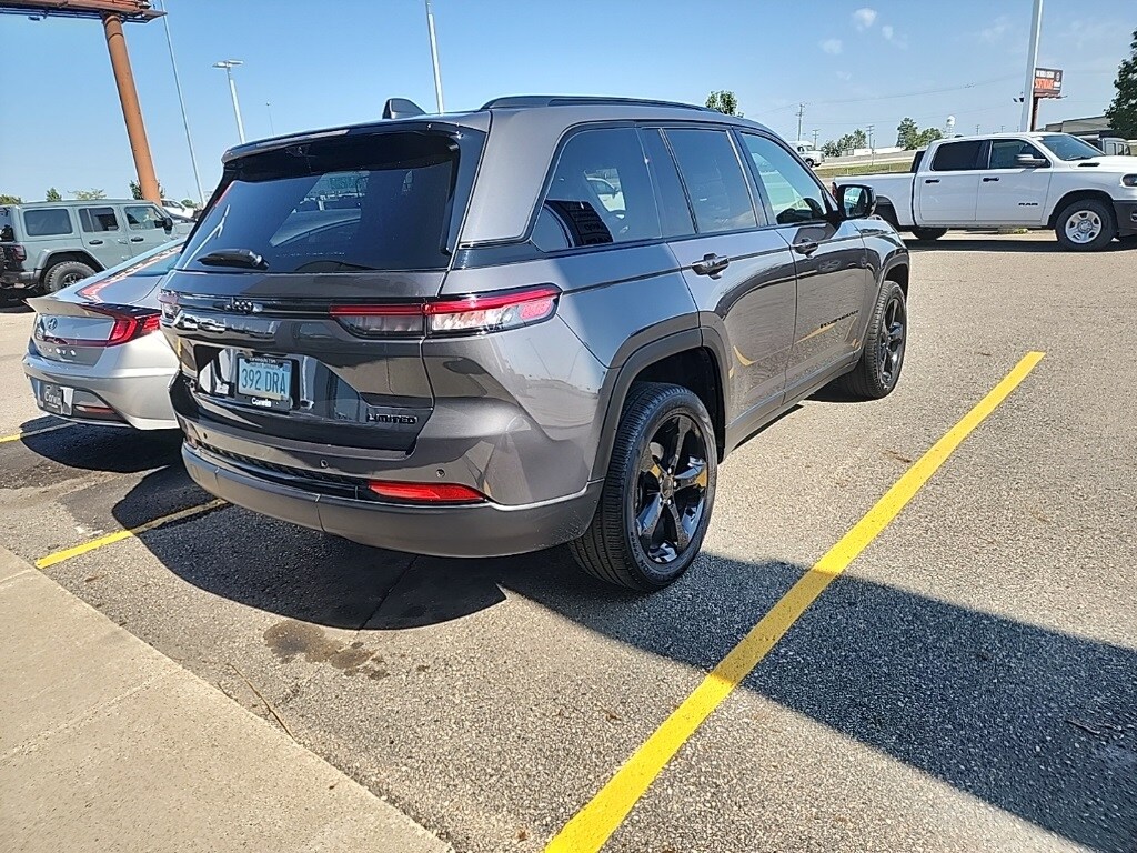 2024 Jeep Grand Cherokee Limited photo 4