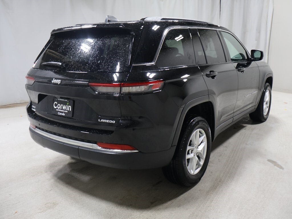 2025 Jeep Grand Cherokee Laredo Altitude photo 2