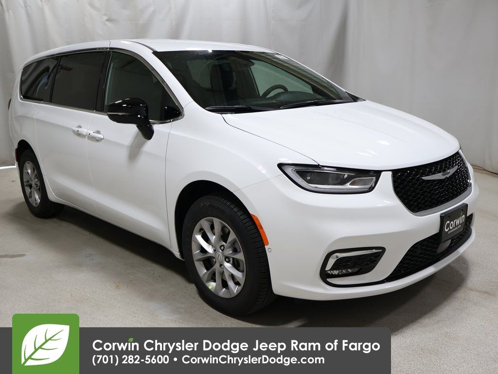 2026 Chrysler Pacifica Select's photo