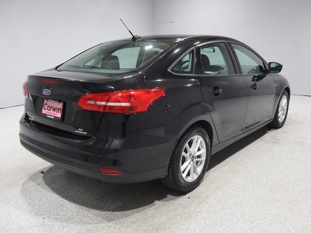 2016 Ford Focus SE photo 2