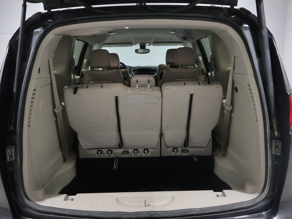 2018 Chrysler Pacifica Touring Plus photo 4