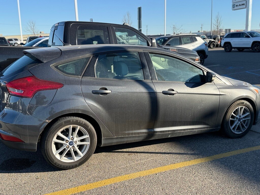 2018 Ford Focus SE photo 2