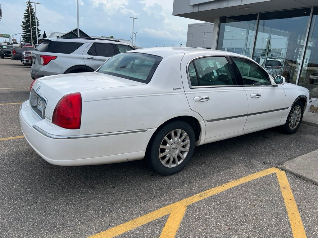 Used 2006 Lincoln Town Car Signature with VIN 1LNHM81V46Y624387 for sale in Fargo, ND