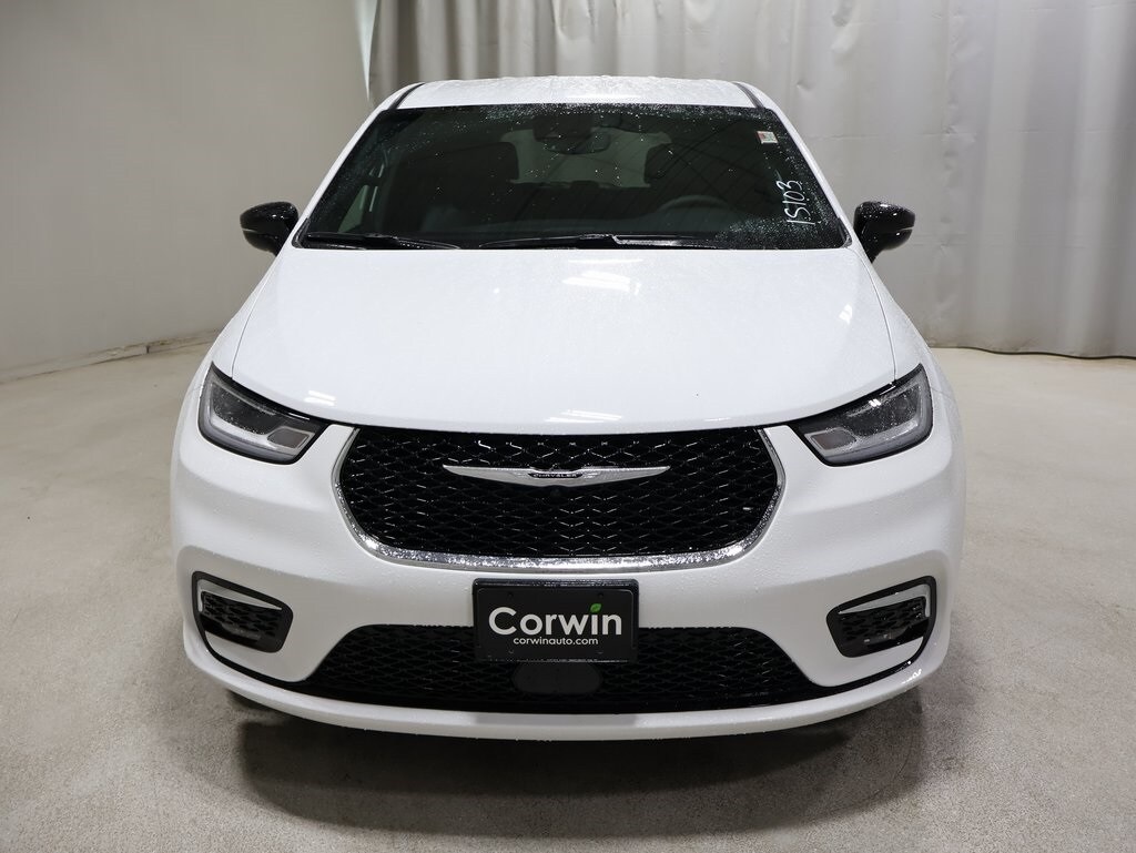 2025 Chrysler Pacifica photo 2