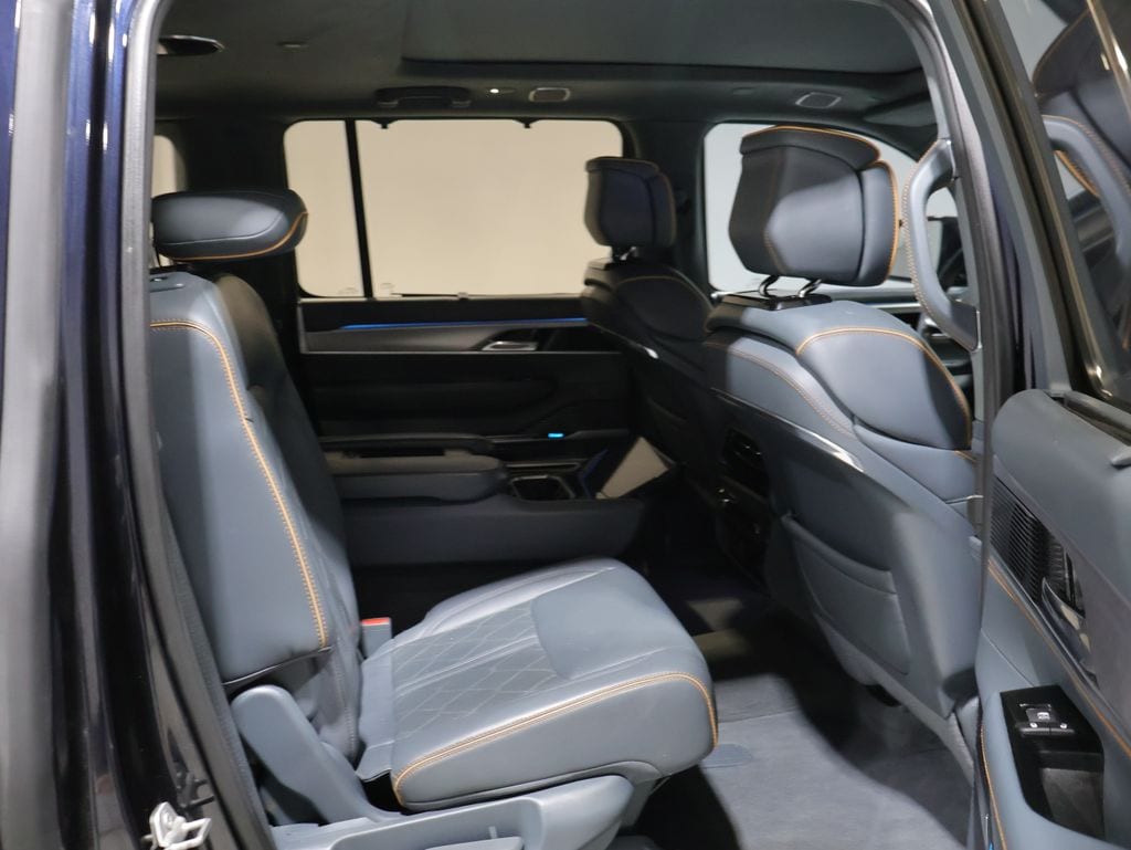 2022 Jeep Grand Wagoneer Series III - Photo 20