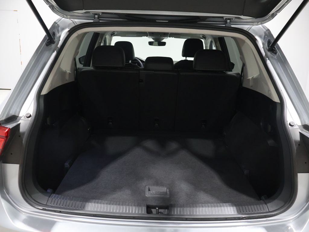 2022 Volkswagen Tiguan SE photo 3