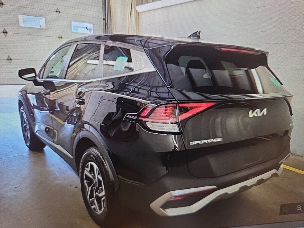 2024 Kia Sportage LX photo 2