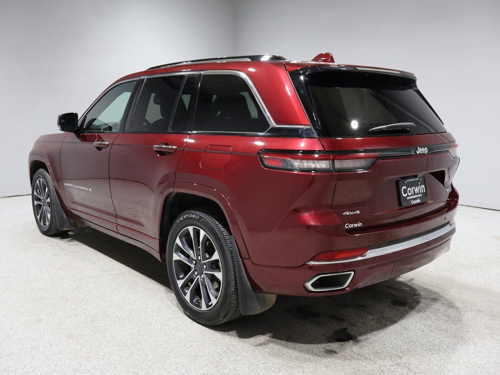 2022 Jeep Grand Cherokee Overland photo 2
