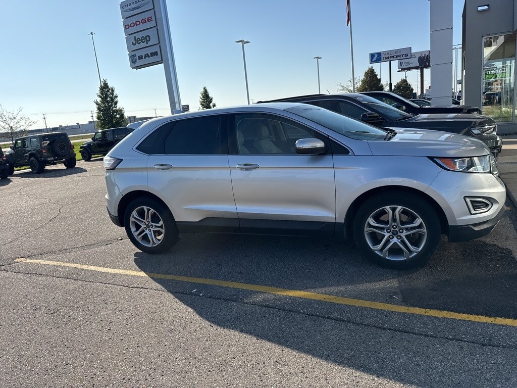2016 Ford Edge Titanium photo 2