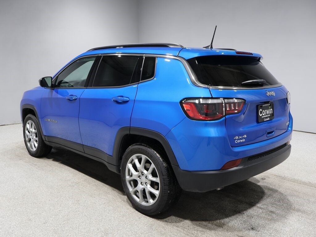 2023 Jeep Compass Latitude Lux photo 3
