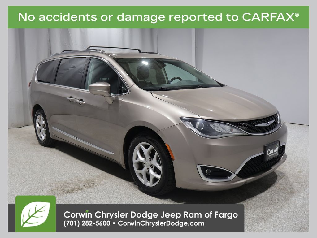 2017 Chrysler Pacifica Touring-L Plus's photo
