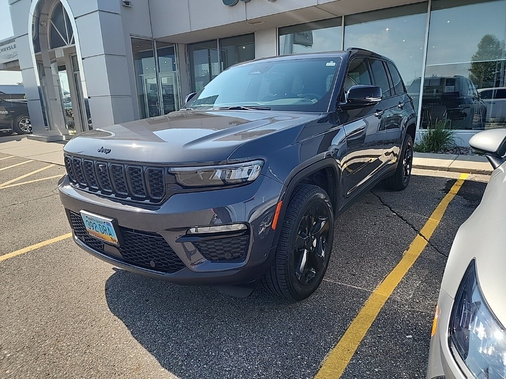 2024 Jeep Grand Cherokee Limited photo 2