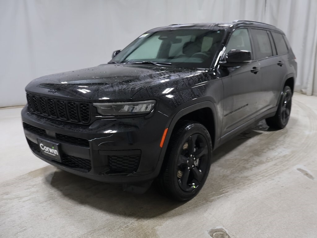 2025 Jeep Grand Cherokee Altitude photo 3