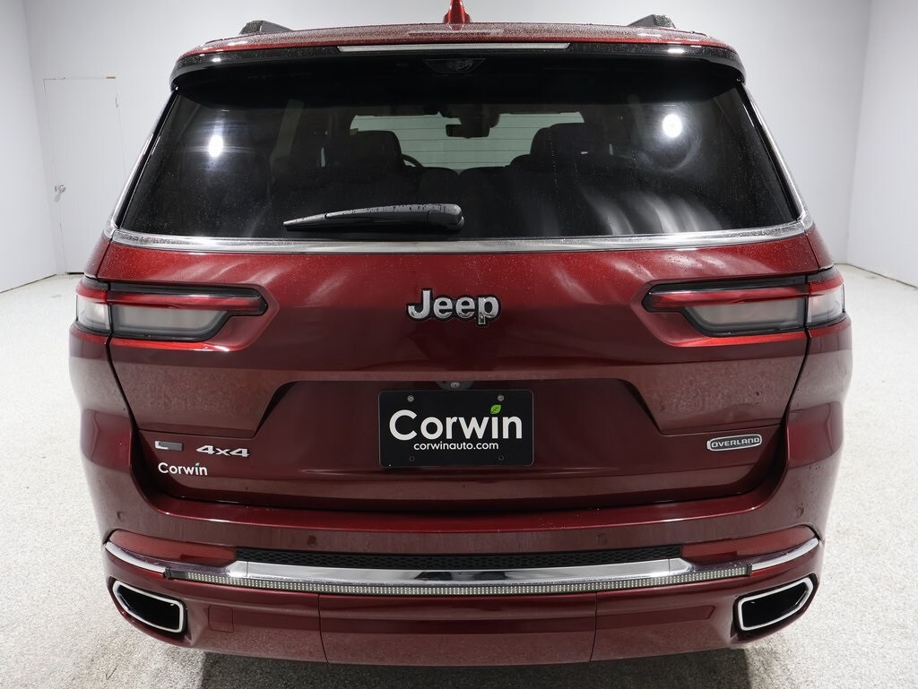 2022 Jeep Grand Cherokee Overland photo 2