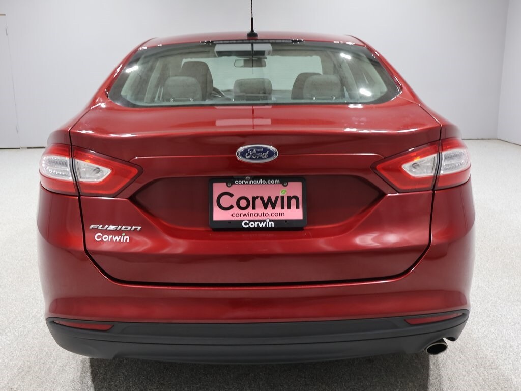 2016 Ford Fusion S photo 3